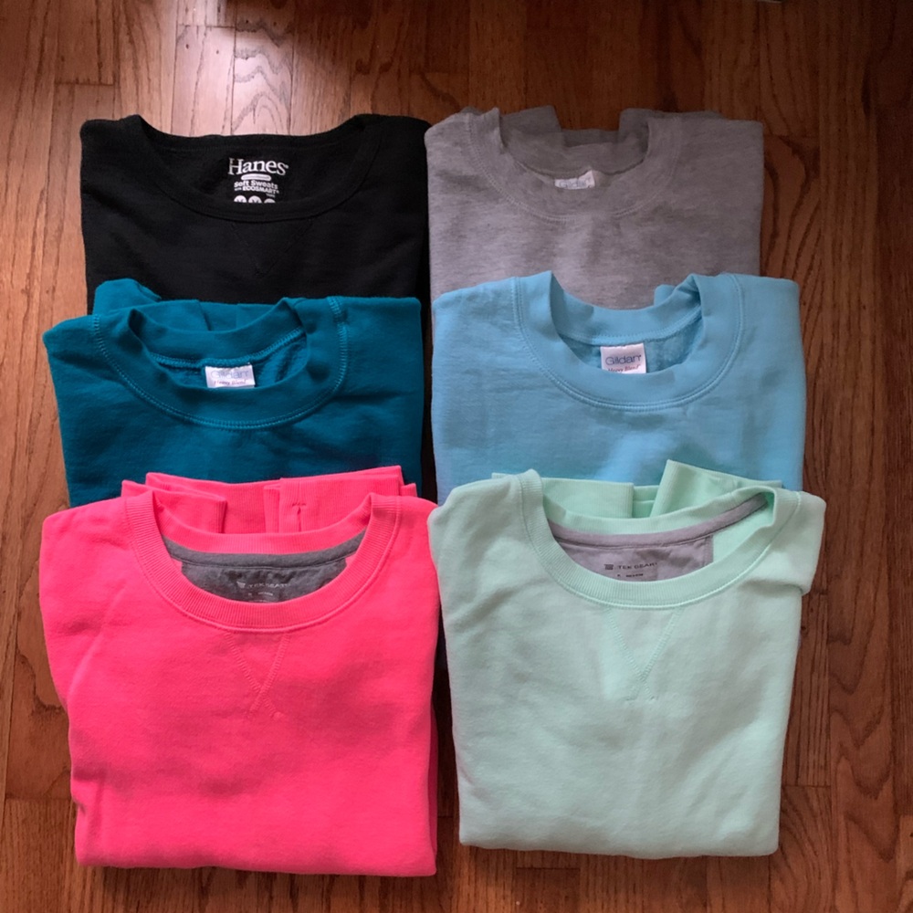 Women’s size medium Sweatshirt bundle 2 Trek Gear,3 Gilden heavy blend & 1 Hanes